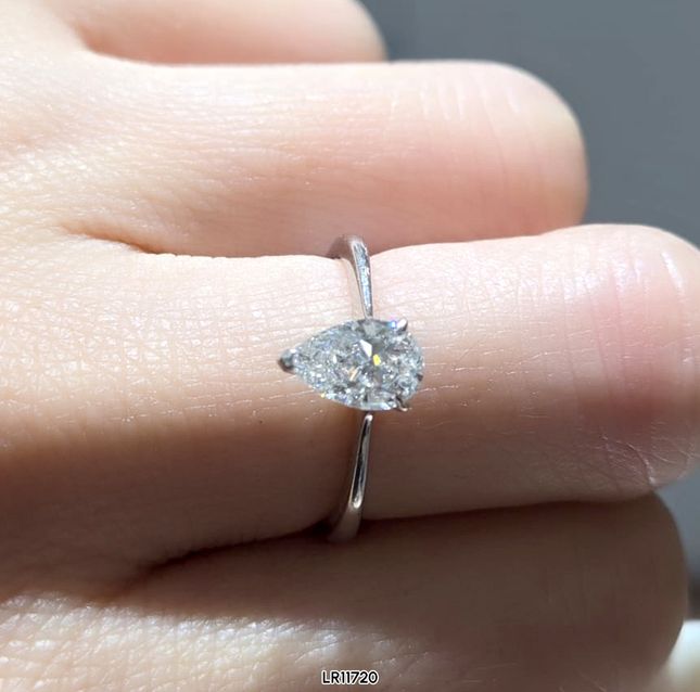 0.70 ct Solitaire Ring in 18K White Gold / P004438-A