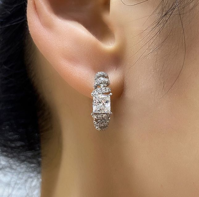 0.70ct Princess Diamond Earring Pair in 18K Gold