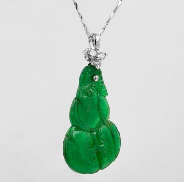 Classic Jadeite Pendant 20.57ct 18K White Gold