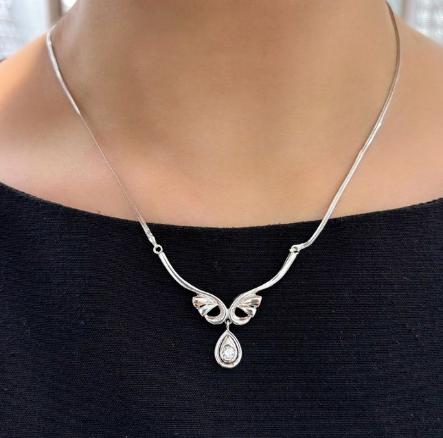 18K White Gold Diamond Necklace, 0.18ct Round Sparkle