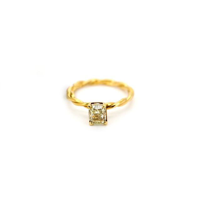 1.01 ct Solitaire Engagement Ring in 18K Gold / P003622-A5
