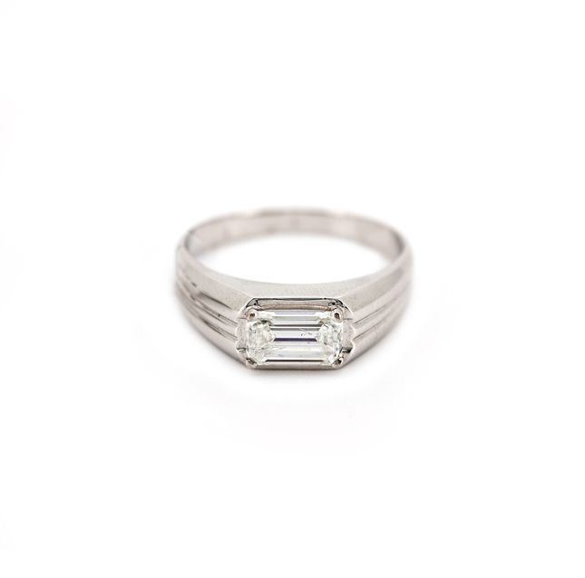 Luxury Diamond Emerald 1.38ct Ring in 18K White Gold