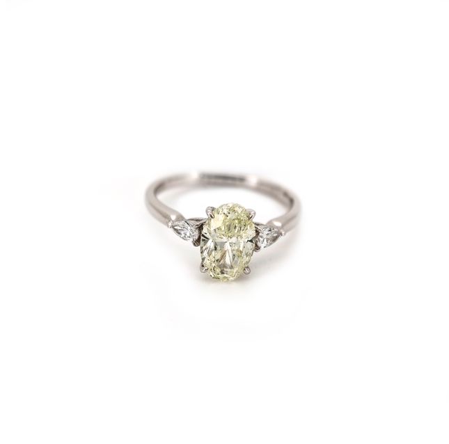 1.5ct Diamond Oval Ring in 18K White Gold
