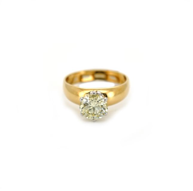 Serene 18K Yellow Gold Diamond Ring – LR10013