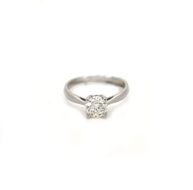 Solitaire Diamond 18K White Gold Ring