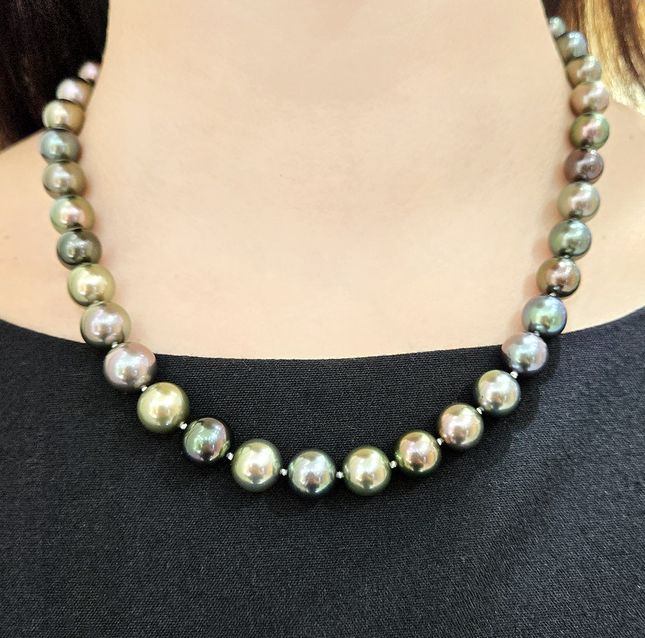 Pearl Necklace in 14K White Gold