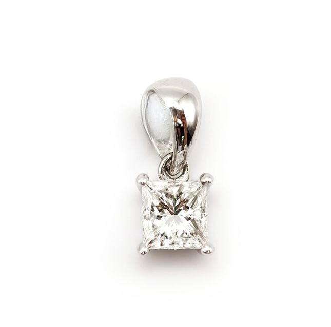 18K White Gold Princess Cut Diamond Pendant 0.37ct