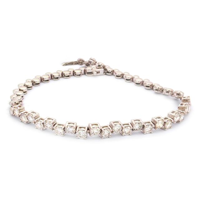 18K White Gold Diamond Line Bracelet 1.68ct