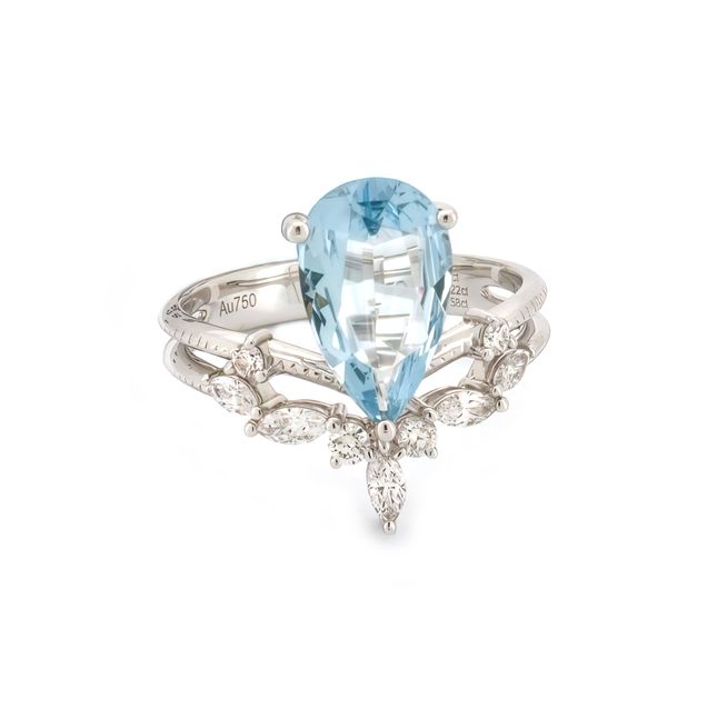 18K White Gold Pear-Shaped Stone Ring