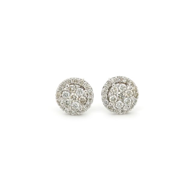 18K White Gold Earring Studded With Round Diamond