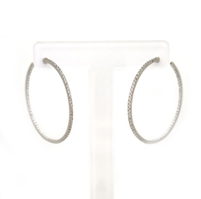 18K White Gold Earring Studded With Round Diamond