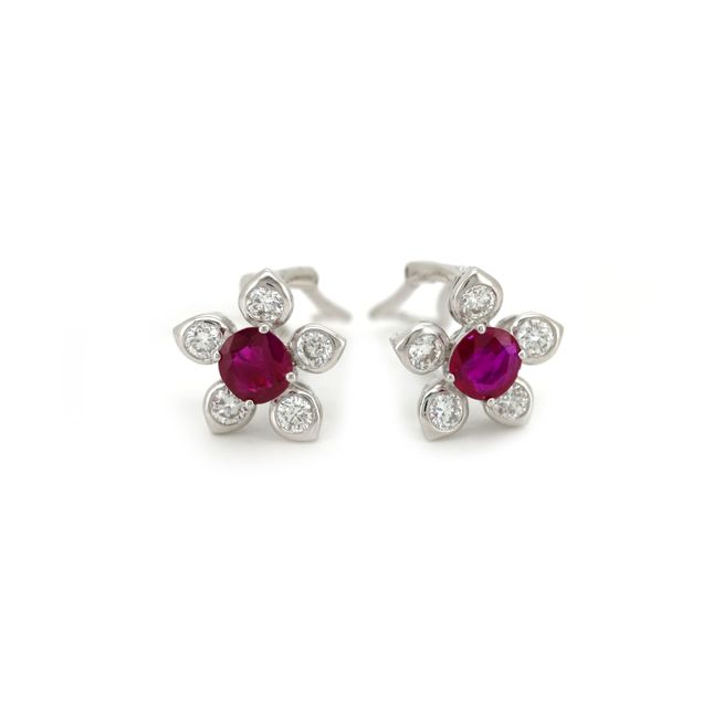 18K White Gold Earring Center Round Ruby with 1.00ct