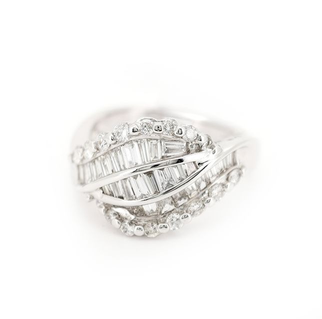 18K White Gold Cocktail Diamond Ring
