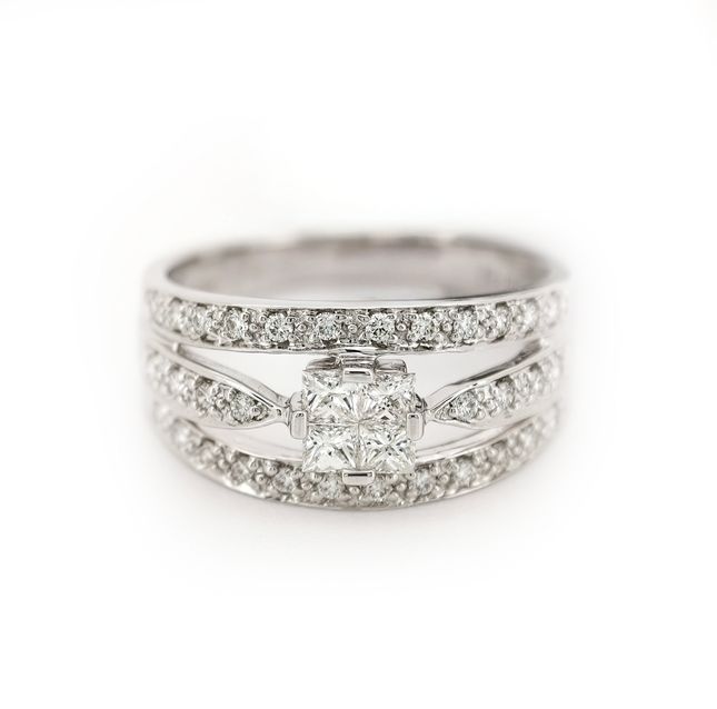 Minimal 18K White Gold Diamond Ring