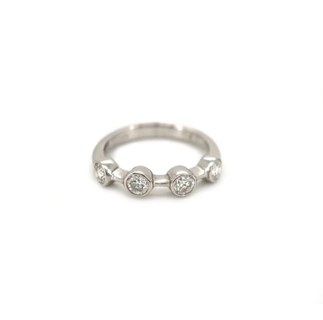 18K White Gold Ring Studded With Round Diamond