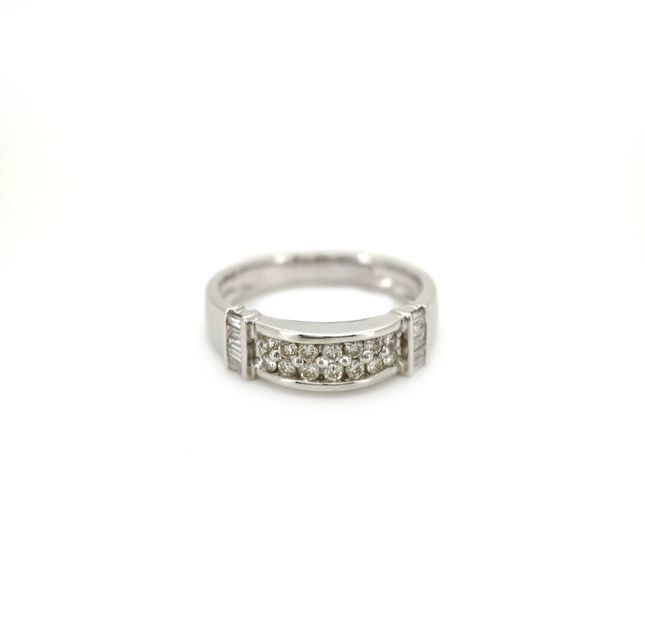 18K White Gold Ring