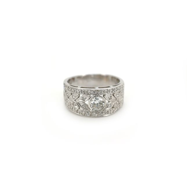 18K White Gold Ring Studded With Round Diamond with 0.28ct