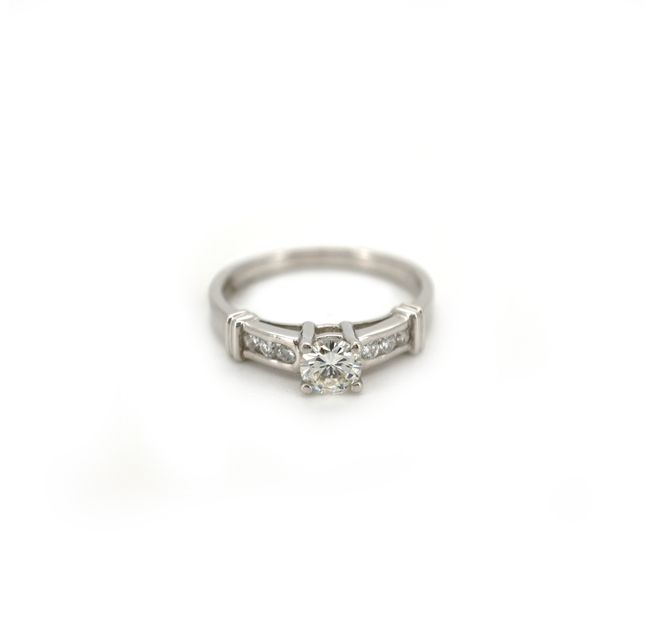 18K White Gold Ring Studded With Round Diamond with 0.38ct