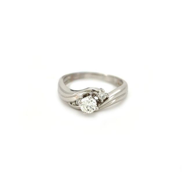 18K White Gold Ring Studded With Round Diamond with 0.33ct