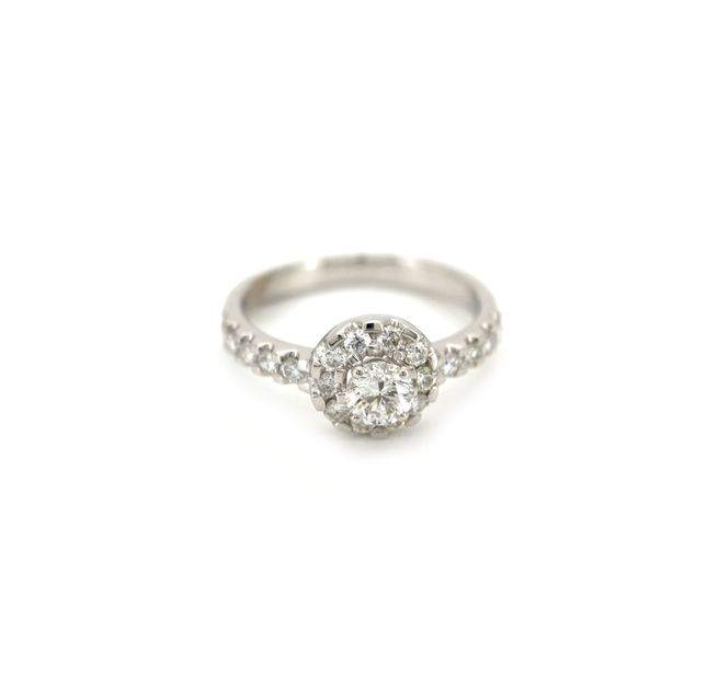 18K White Gold Ring Studded With Round Diamond with 0.4ct