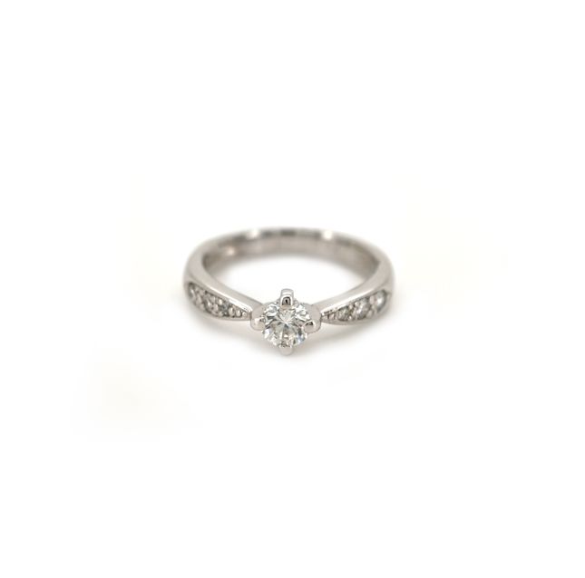 PT950K Platinum Ring Studded With Round Diamond with 0.3ct