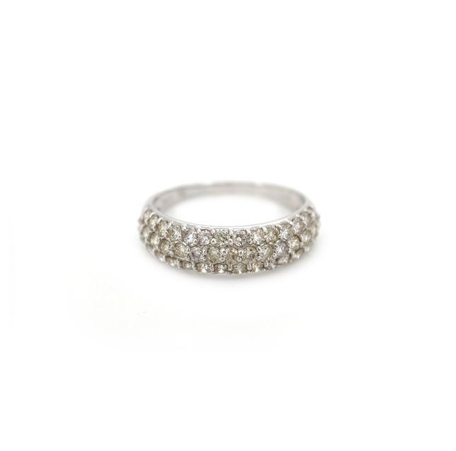 PT900K Platinum Ring Studded With Round Diamond