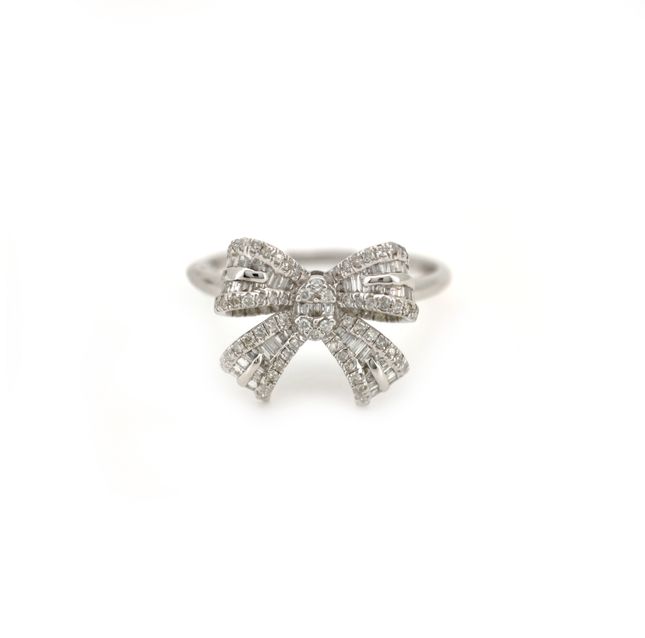 18K White Gold Ring