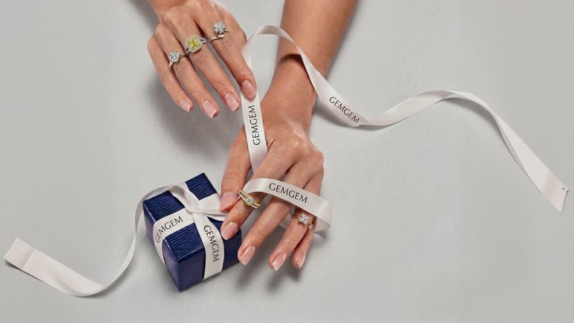 Authenticated pre-owned fine jewelry crafted in gold and diamonds