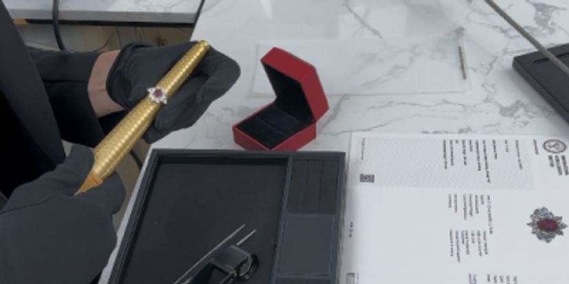 IGI laboratory expert examining diamond