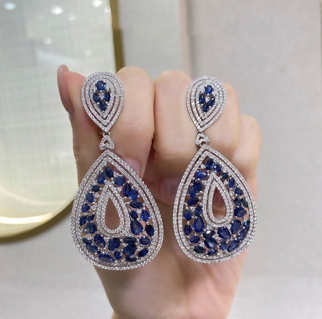 6.92ct Sapphire Earrings in 18K Gold