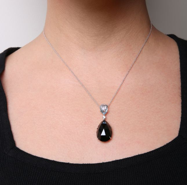18k White gold Topaz & Onyx Pear cut Pendant