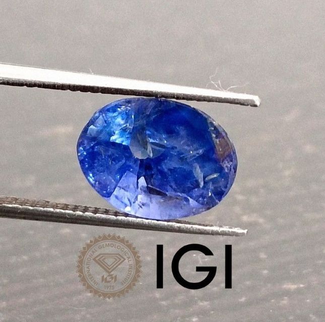 IGI Certified 2.98ct Cornflower Blue Sapphire