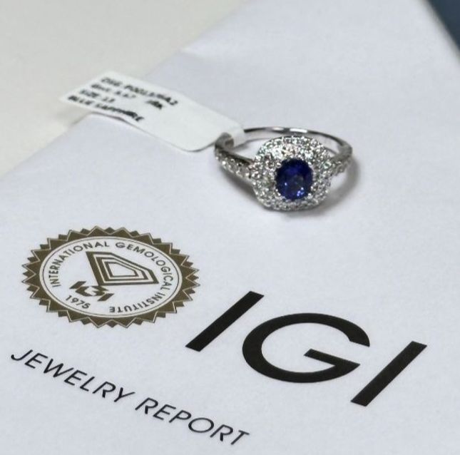 18K White Gold Blue Sapphire Round Ring