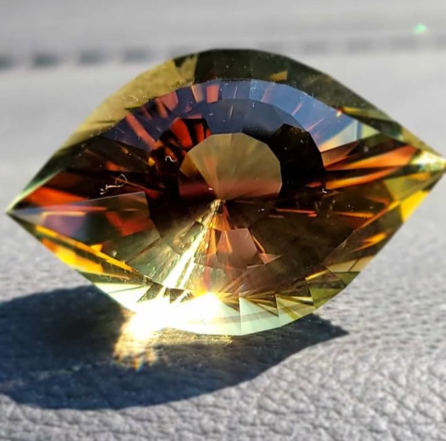 197ct Cleopatra's eye optical grade critine
