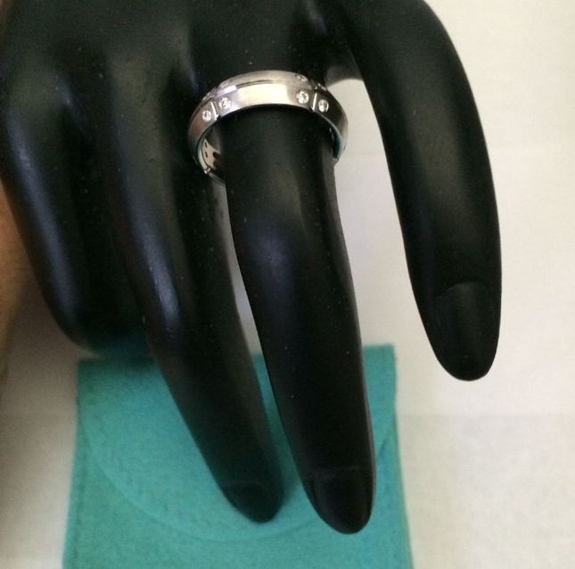 Tiffany 18k White Gold Round Diamond Ring