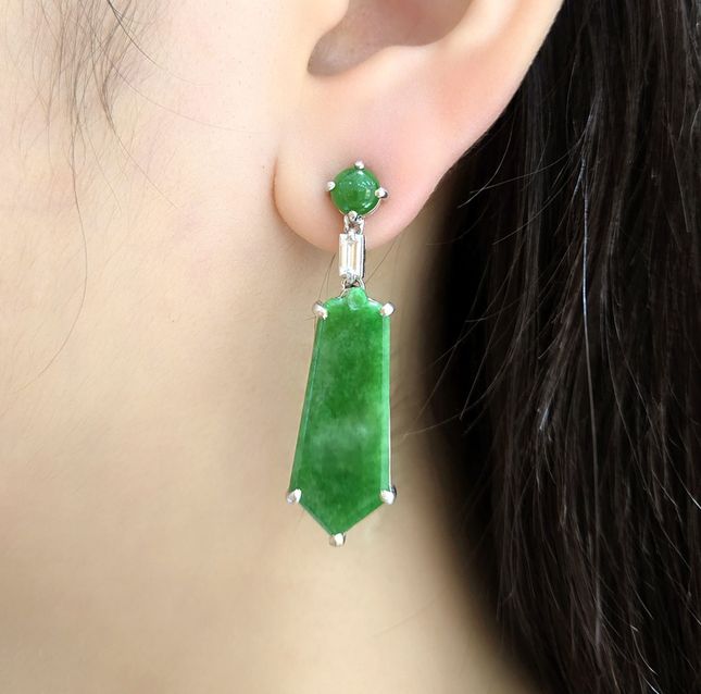 21.57ct Jadeite Earrings in 18K Gold
