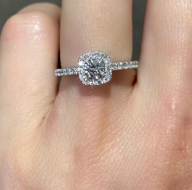 Timeless Diamond Round Ring 18K White Gold LR14471