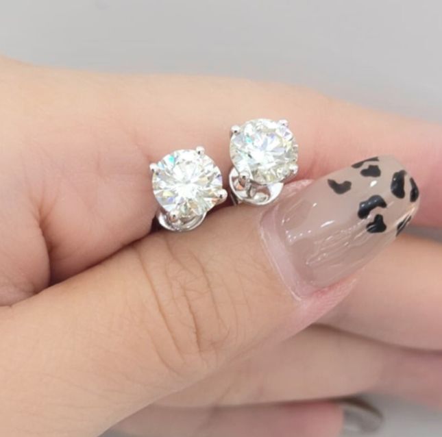 Velvet Stud Round Earring 18K White Gold LE3025&LE3026