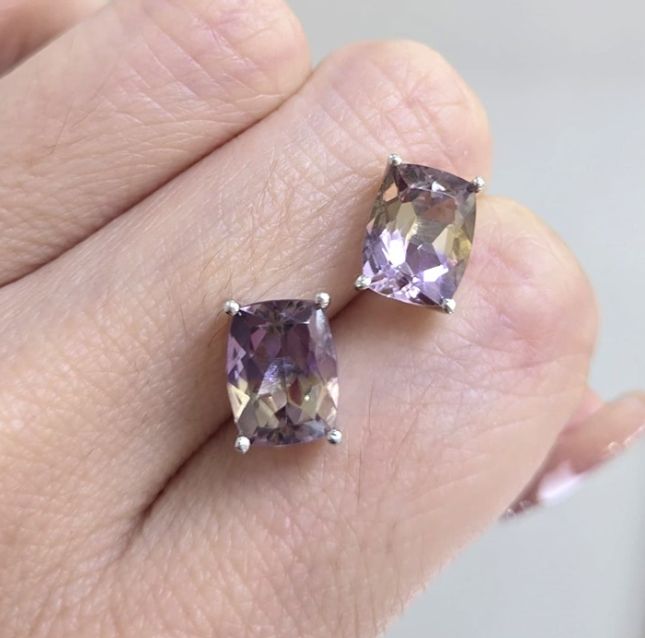 Iconic 18KT White Gold Purple Quartz Earring