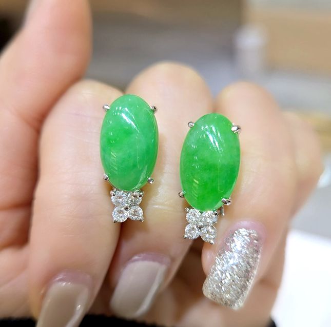 21.11ct Oval Jadeite Earrings in 18K Gold