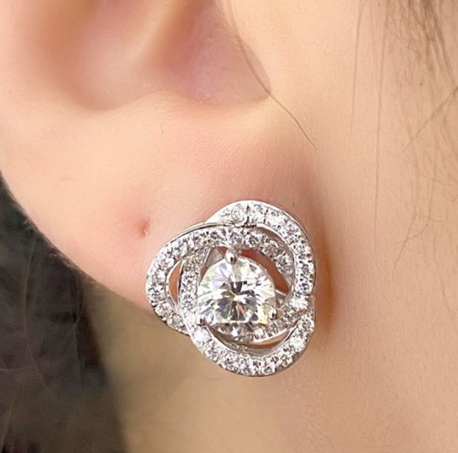 Blooming 18KT White Gold Solitaire Diamond Earring