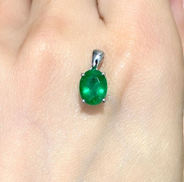 Charming 18KT White Gold Emerald Pendant – LP2252