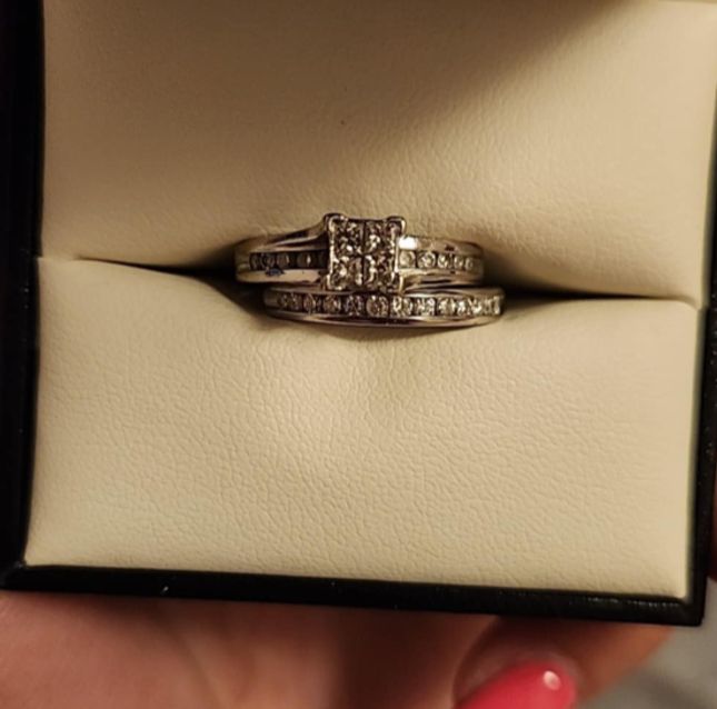 14K White Gold Engagement Ring & Matching Band