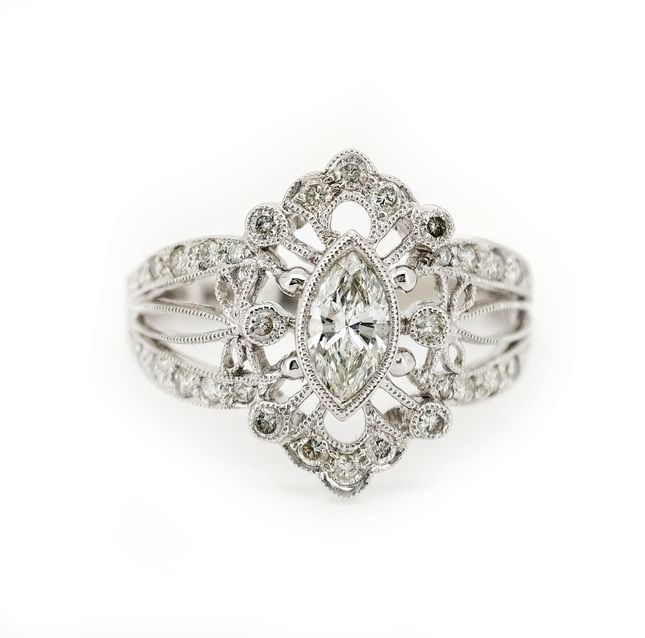 18K White Gold Marquise Diamond Ring – LR8329