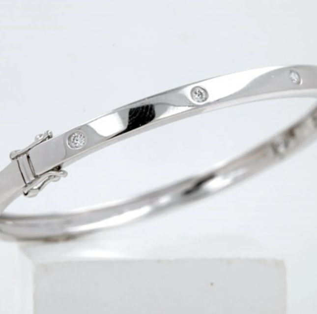 Delicate 18K White Gold Bangle with 0.15ct Diamond –LBN146