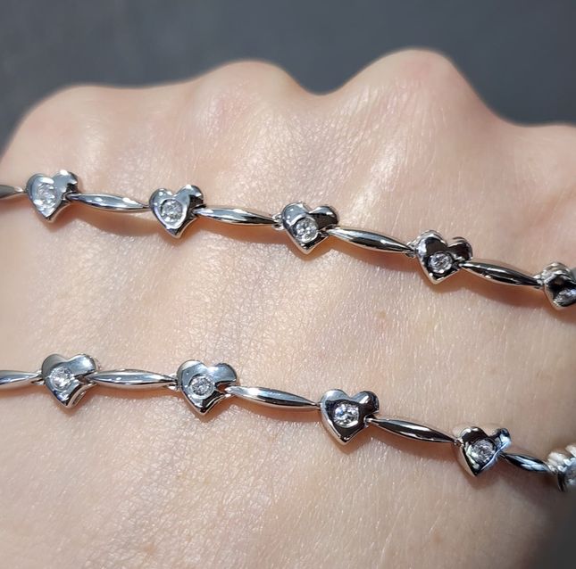 18K White Gold Diamond Necklace, Round Studded Elegance