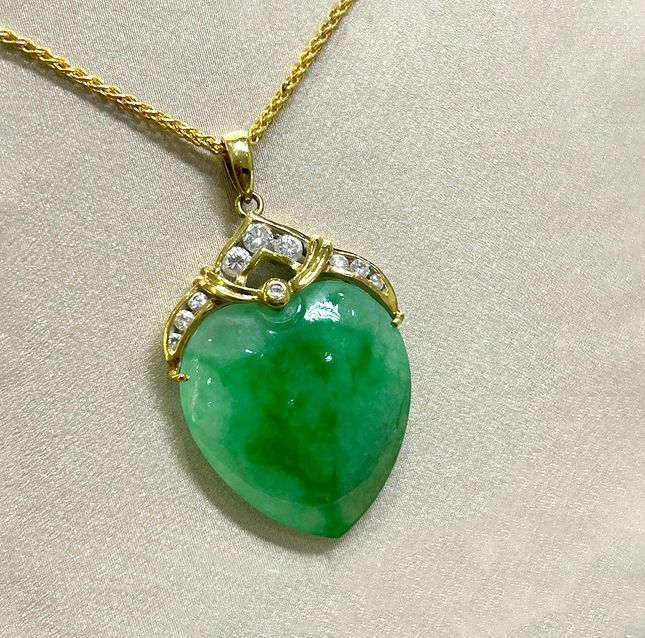 Jadeite Heart Pendant 24.98ct 18K Yellow Gold