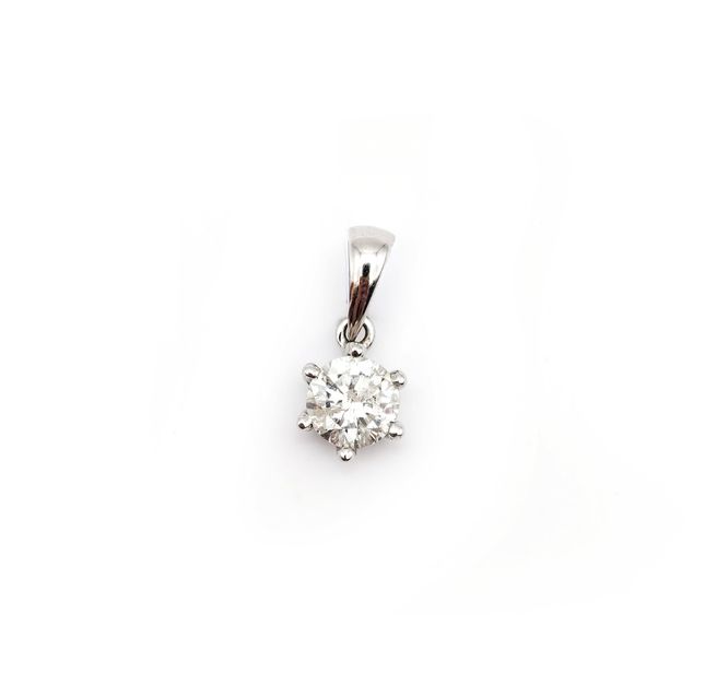 Velora Diamond Pendant