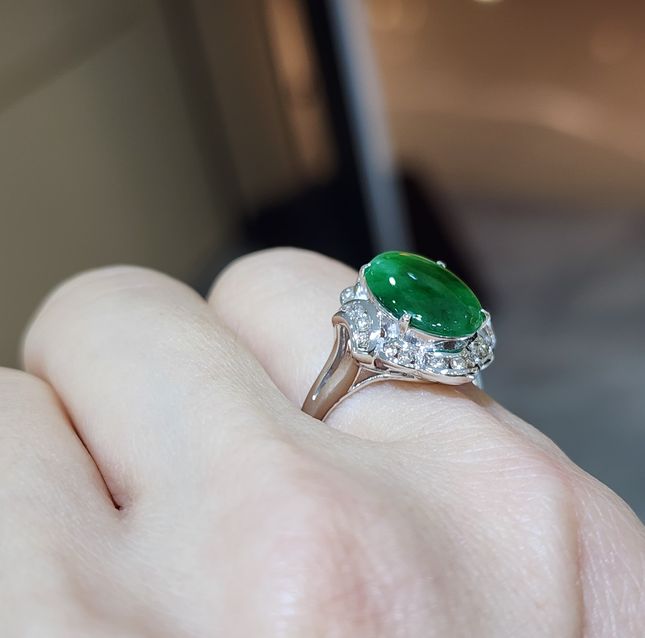 Jadeite Oval 22.78ct Ring in 14K White Gold
