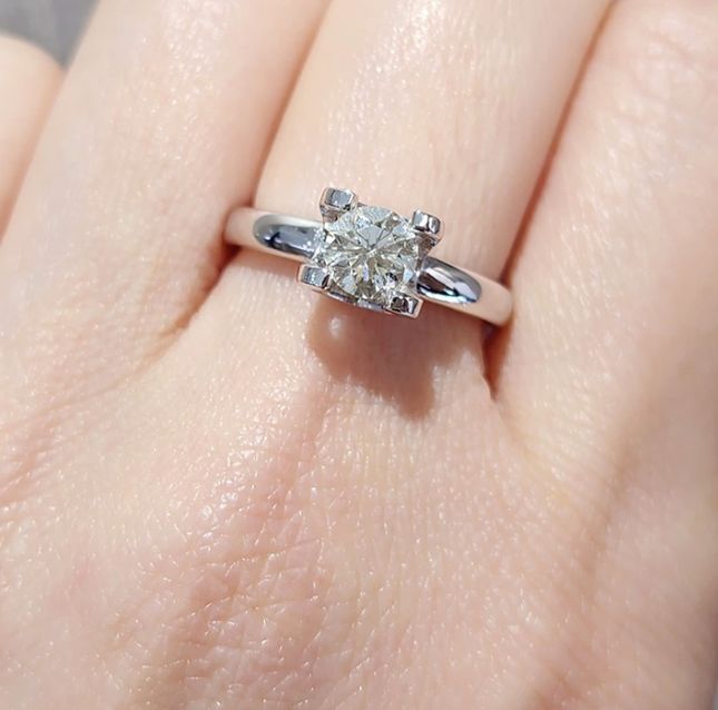 Platinum Diamond Ring of Classic Luxury – LR13777